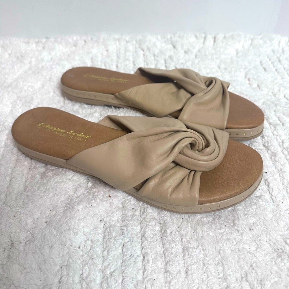 L’Artigiano Lucchese Womens tan sandals size 9.5
